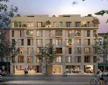 LE 107 à Clichy